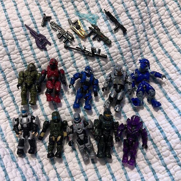 Lot of Mega Bloks Halo mini-figures plus weapons - Picture 1 of 5